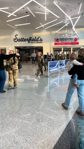 I should’ve known she could never forget her dada 🤍 #deploymenthomecoming #welcomehome #militaryhomecoming #militarytiktok #dadasgirl 