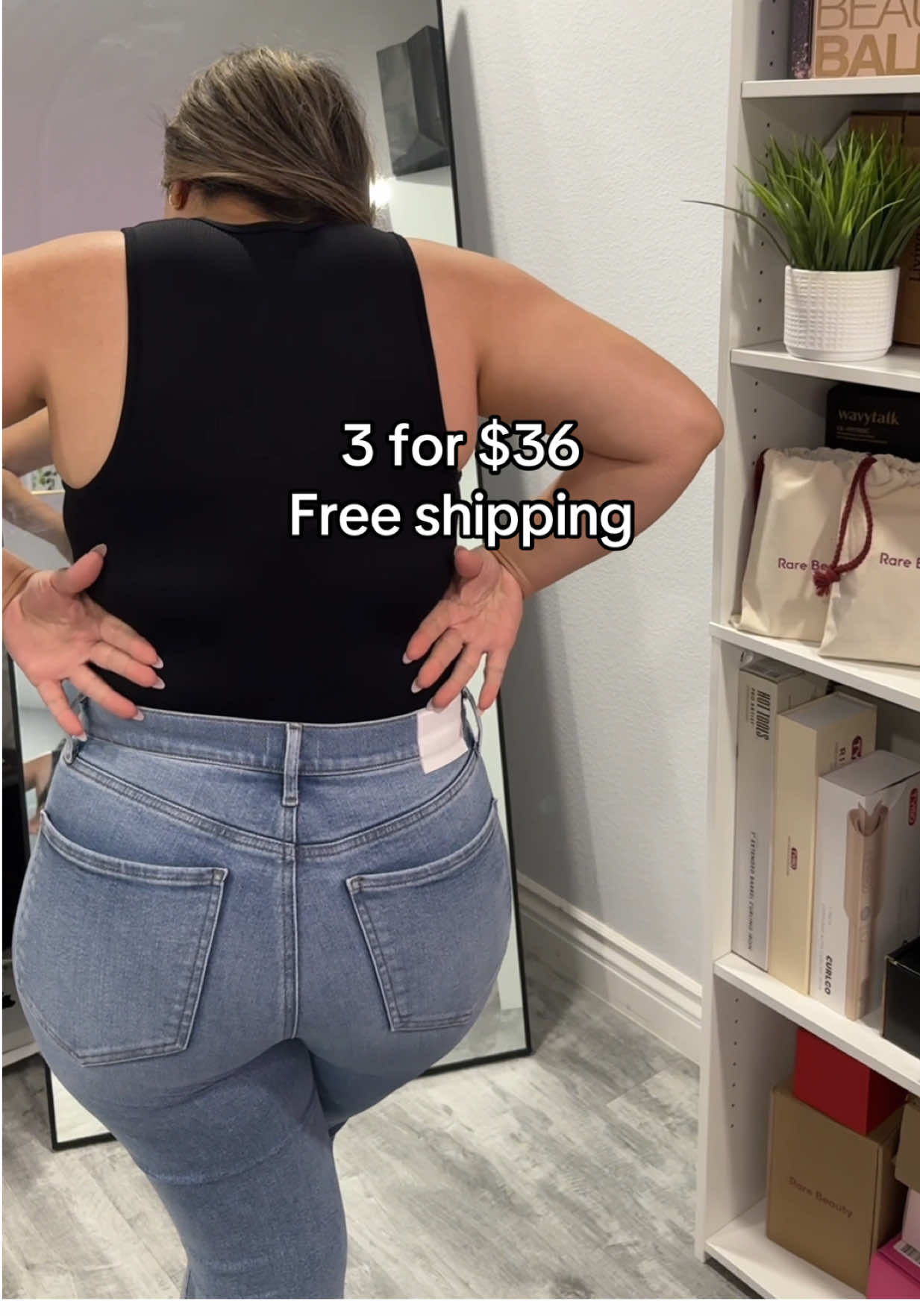 Just a mom out here defying gravity one bodysuit at a time 👀 @O QQ #oqq #snatchedwaist #tiktokshopcreatorpicks #tiktokshopblackfriday #tiktokshopcybermonday 