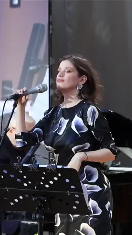 Anya Chipovskaya-Comes Love  актриса Аня Чиповская поет джаз  #анячиповская #анначиповская #актриса ##джаз #jazz 