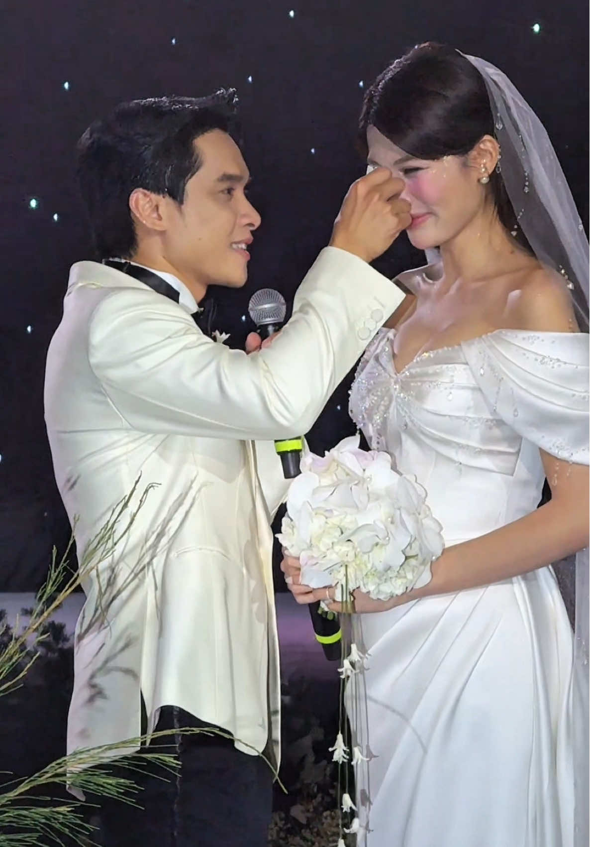 Cặp đôi hạnh phúc nhất hôm nay @Chế Ng Quỳnh Châu #chenguyenquynhchau #damcuoiquynhchau #tiktokgiaitri #cotrieumakeup #xuhuong 