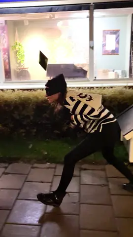 Blursh! Meshaloob! Blursh!  #simsburglar #halloween2025 #thesims #sims #simscostume 