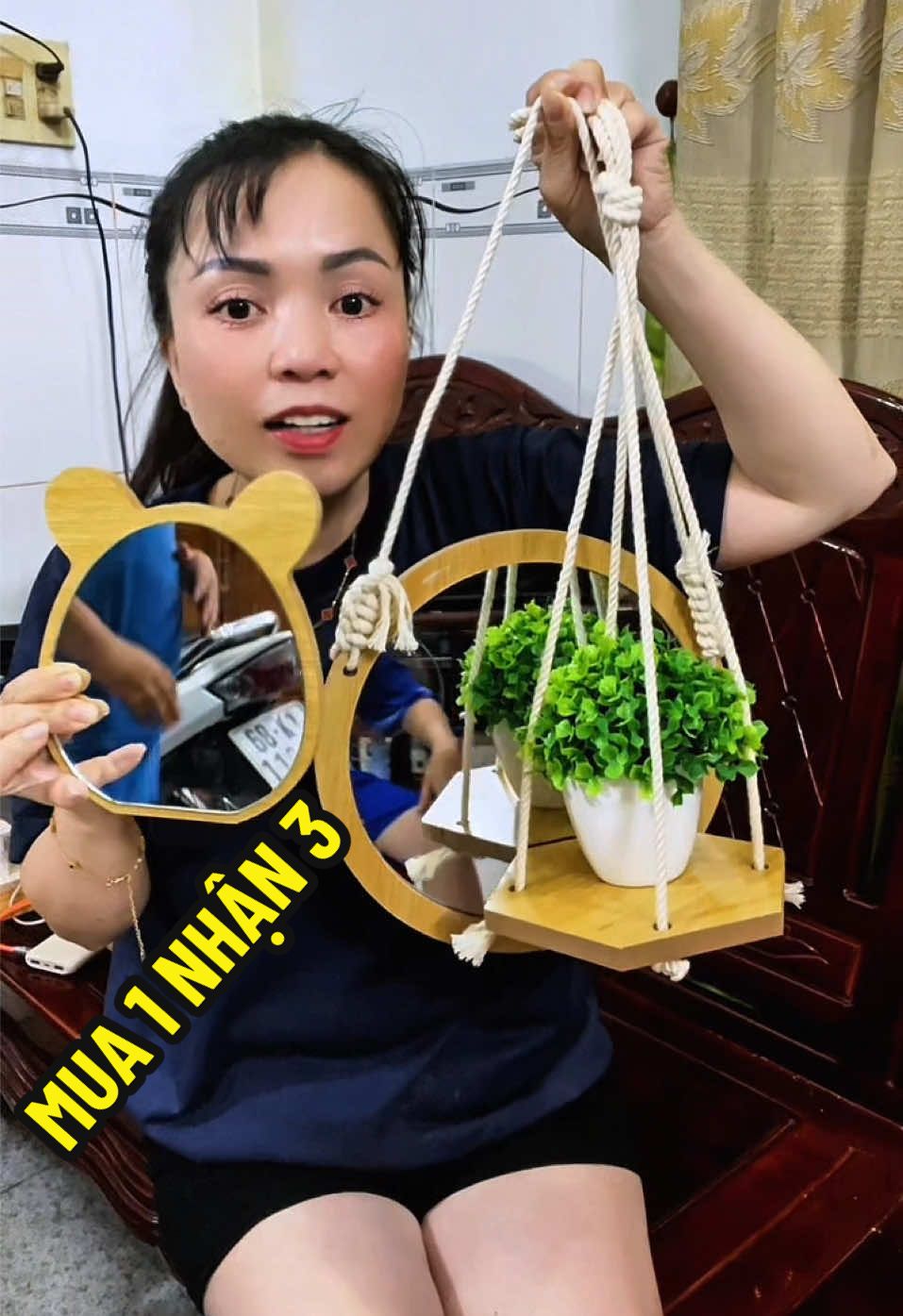 MUA GƯƠNG TREO TƯỜNG MÀ TẶNG THÊM GƯƠNG ĐỂ BÀN HÌNH CON GẤU VÀ KỆ DECOR XINH QUÁ GIÁ ĐƯƠI 100K QUÁ LỜI RỒI#xuhuong #guong #guongtreotuong #guongdecor #decorphongngu 