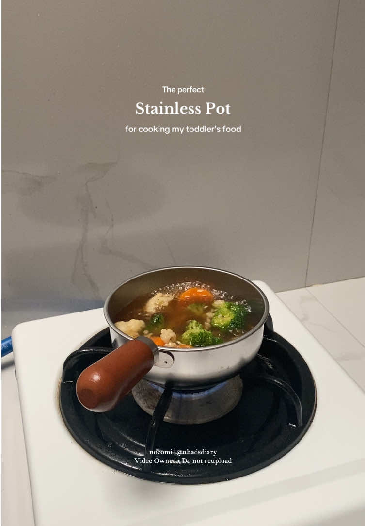 So happy i found this specially we have a toddler at home! Mas gusto ko mag luto dito kasi perfect size lang for toddler/baby meal cooking 🧑‍🍳 + pwede ko rin magamit for melting chocolates & butterrr! #stainlesssteel #cookingpot #foodsafety #toddlermom #kitchenware 