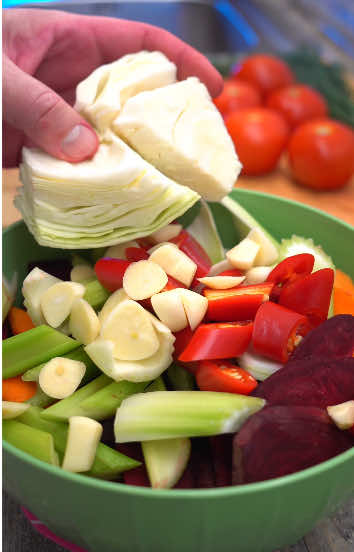 ✅ Универсальный очиститель Pinky Clean WB - 506232031 Ферментированные овощи — просто, ярко и вкусно. 🥕 Капуста, морковь, свёкла, сельдерей, чеснок, острый перец, помидоры, укроп. 🌿 Рассол: 1 ст. л. соли на 1 л холодной воды. ⠀ Мариную 4–5 дней при комнатной температуре, затем убираю в холодильник. ⠀ Овощи получаются яркие, хрустящие и по-домашнему ароматные.