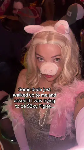 Sir how do you not know THE DIVA! #misspiggy #muppetshow #halloween #halloweekend #halloweencostume 