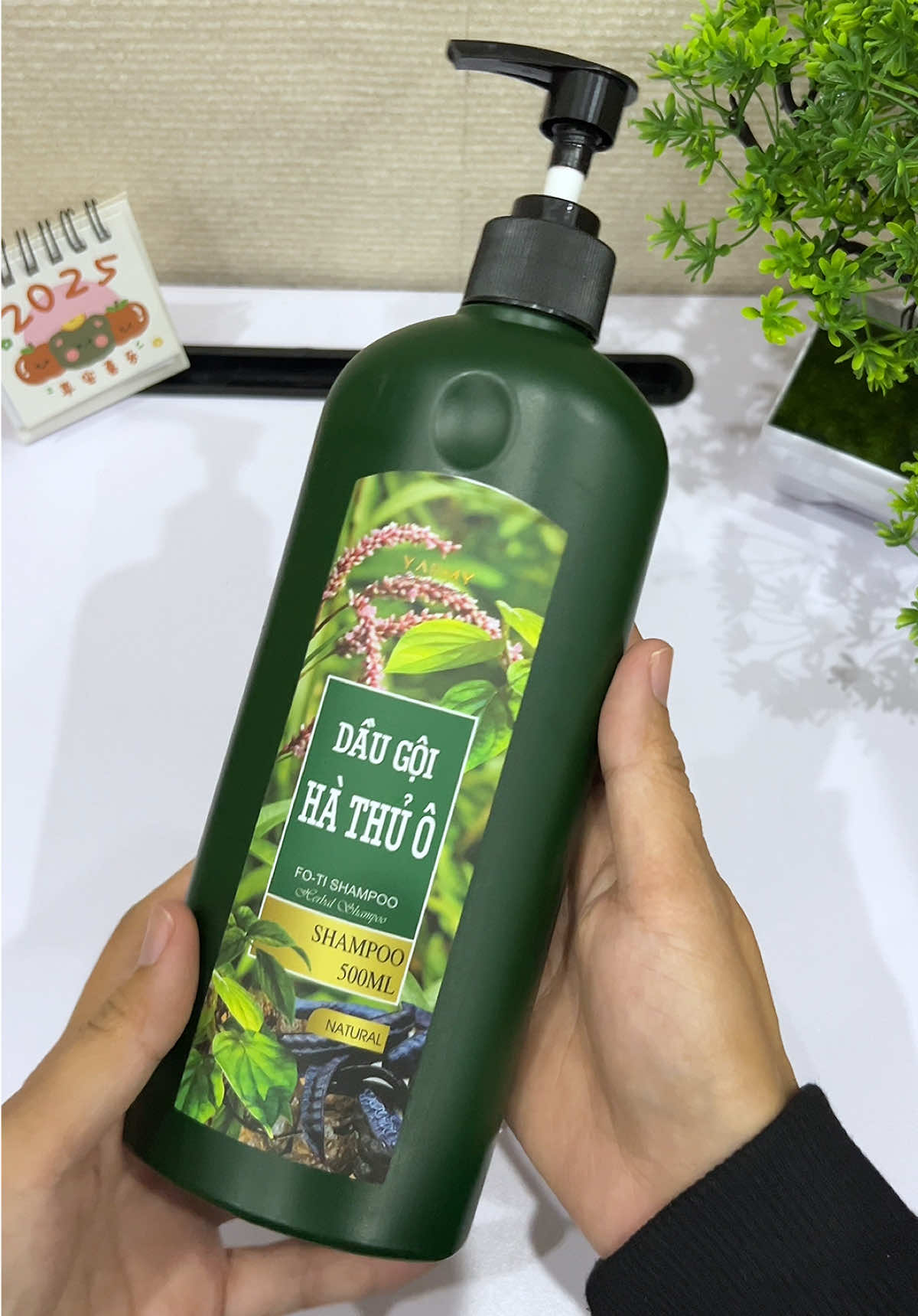 Dầu gội hà thủ ô giúp giảm rụng tóc #daugoi #daugoithaoduoc #daugoihathuo #xuhuong #tranghatay96  @Trang Hà Tây 96  @Trang Hà Tây 96  @Trang Hà Tây 96 