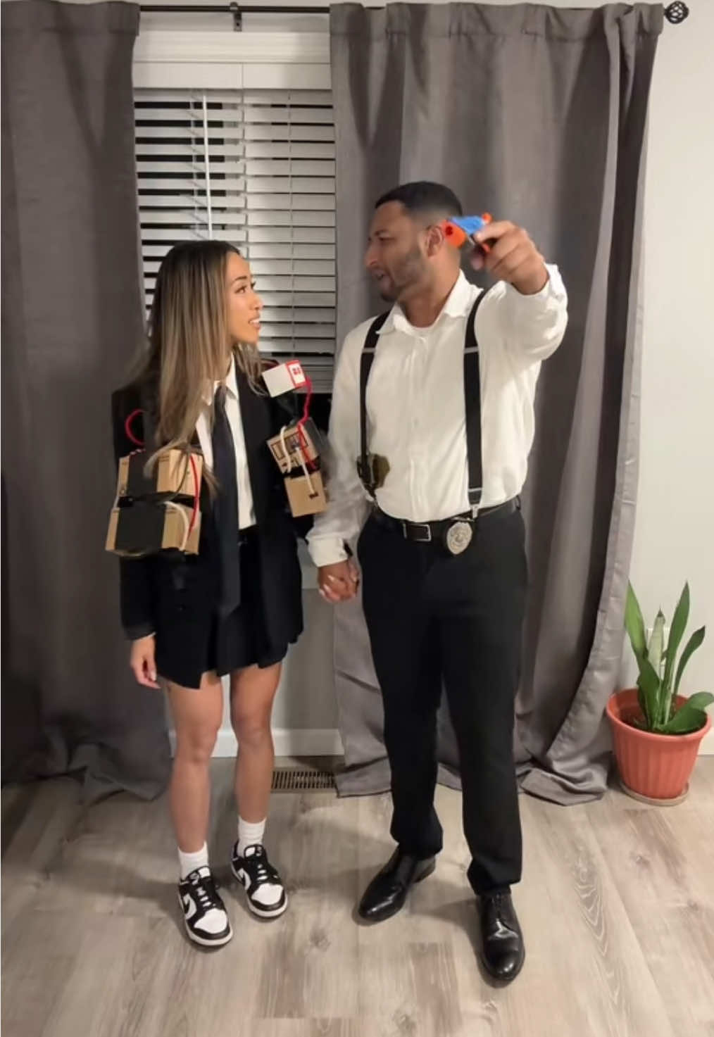 Soo Young & Agent Carter for spooky season 👻 #halloween #halloweencostume #halloweenparty #rushhour #couplecostumes 