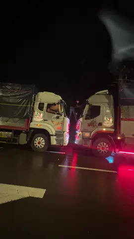 Gặp nhau r thật khó lìa xa😂😂😂 bao tâm sự còn đag dang dở. 😂😂😂#nghenghiepcuatoi #xuhuongtiktok @Nguyễn Tuyên Limited98F009.63 @Huân Hà Nam @TÂN_NGÂY_THƠ 