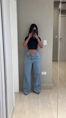 Comente “Eu quero” e te encaminho o link com desconto 🤭  Calça Jeans Feminina Wide Leg Marmorizada Cintura Alta Sem Lycra ✨  #achadosshopee #universofeminino #looks #vestuario #calçawideleg 