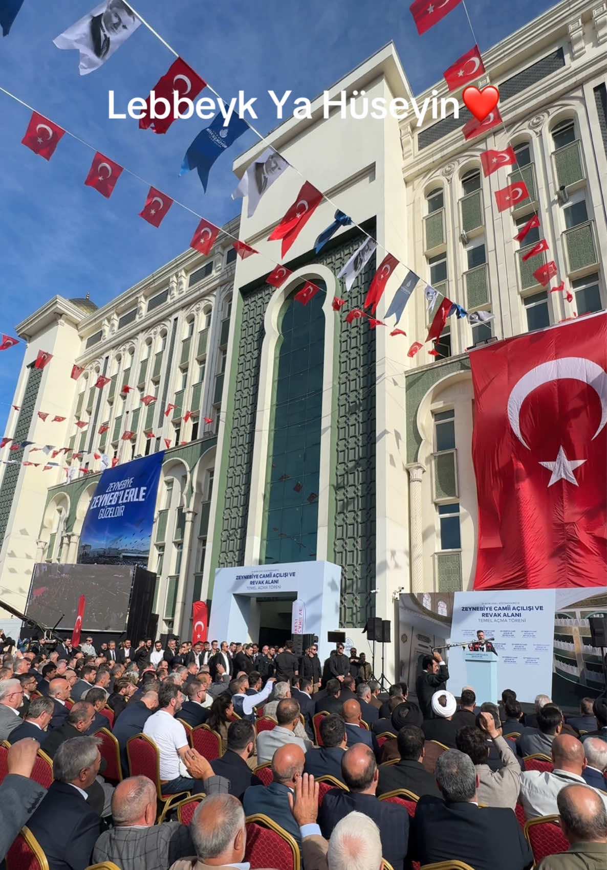 İstanbul Zeynebiye Cami açılışı.Toplam 72 bin metrekare alana sahip avrupanın en büyük ehlibeyt  inanç merkezi.aynı anda 10 bin kişinin ibadet ettiği zeynebiye camii 15 yıl özlemin sonunda açıldı.Lebbeyk ya huseyn #zeynebiye #karbala #hzhüseyin #imamhüseyin #istanbul 