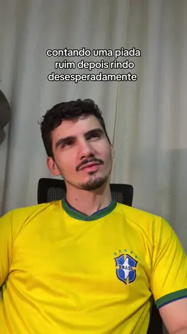 ele assustadíssimo KKKKKK não tem um dia de paz tadinho, faz parte né  . . #vaiprafy #trendingvideo #casal #casaltiktok #trolagem 