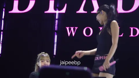 COME ON JENNIE LISA IS WAITING FOR YOUU!! WHY U RUN JENNIEE?!!😭😭🤣 #lisa #jennie #jenlisa #blackpink #fyp 