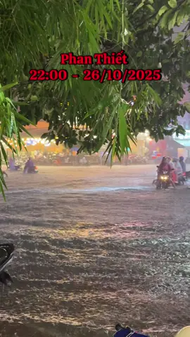 Phan Thiết ngập nữa xe rồi cả nhà ơi #thulaca #phanthiet #reviewphanthiet #checkinphanthiet #viral 