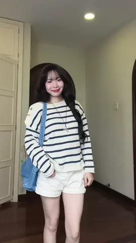 Áo len kẻ lệch vai xinh #OOTD #outfitideas #aolen #aolechvai #phoidoxinh 