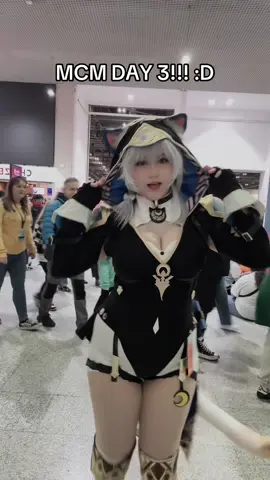 ignore my ass dancing azriel tried to teach me it in in 5 minutes in the middle of the con hall 😭😭😭 #cipher #ciphercosplay #mcmlondon #HonkaiStarRail #HonkaiStarRail 