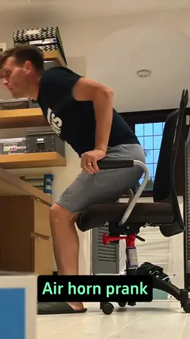 Funny prank 😂#funny #prank #foryoupage #funnymoments #scared 