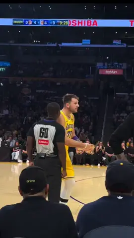 Luka appeared to hurt his finger last night but it didnt slow him down. #lukadoncic  #NBA  #lakers 