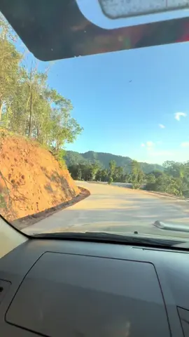 မြဝတီတောင်ပေါ်လမ်းကိုသွားဖြတ်သွားရဖို့တော်တော်ကြောက်နေတဲ့သူငယ်ချင်းများအတွက်သတင်းကောင်းပါနော် ခုလမ်းကတော်တော်ကောင်းနေပါပီ လမ်းတလျှောက်လုံးဒီလိုခင်းထားတာမဟုတ်ပင်မဲ့ အရင်ကထက်တော့သွားလာရတာအဆင်ပြေနေပါပီနော် #မြဝတီမြို့ #တောင်ပေါ် #foruyou #fyp #မြဝတီမြို့တစ်နေရာ 