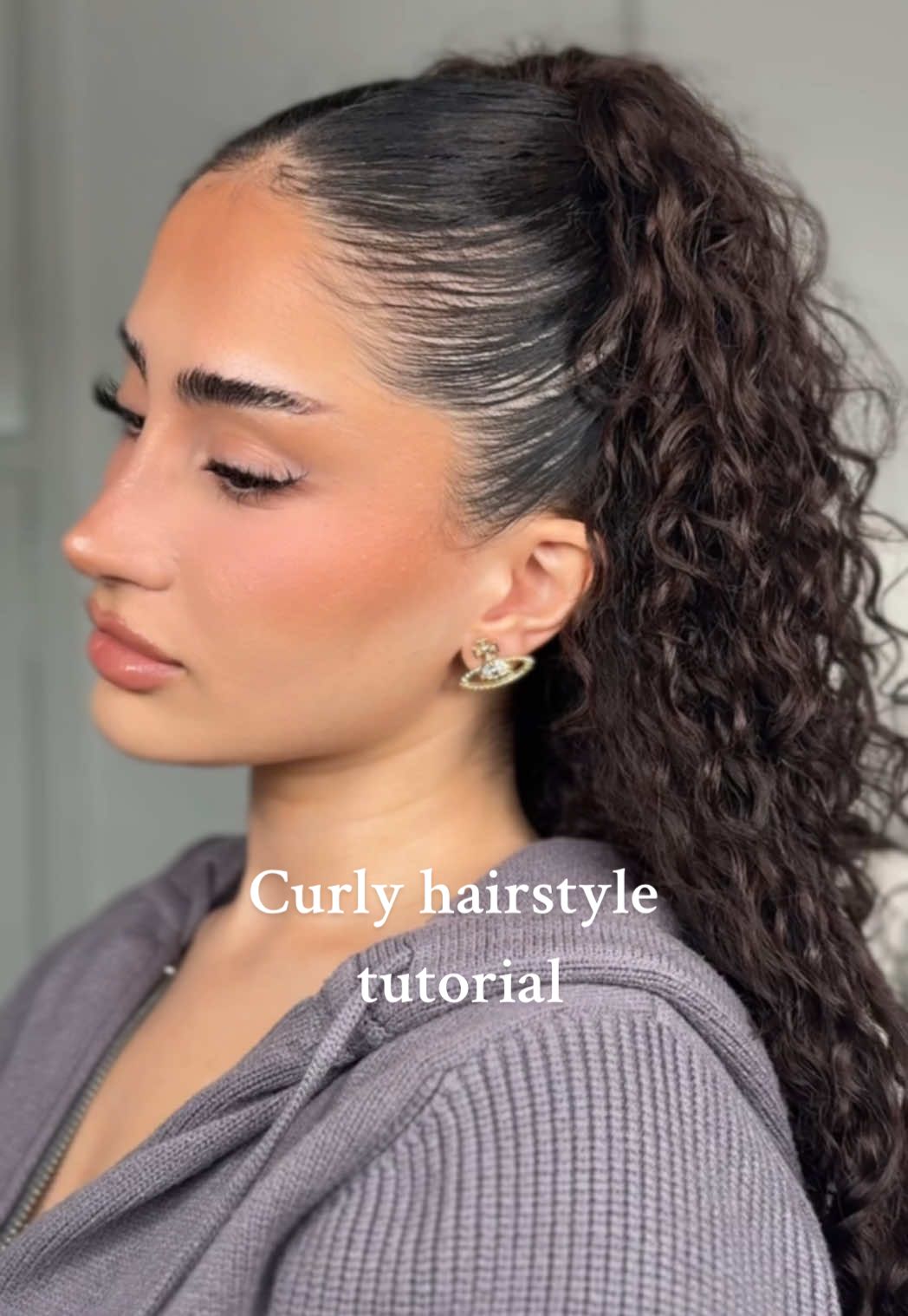 Curly hairstyle tutorial I love this half up half down using the @Olaplex bonding oil to take care of the curls in the end  #curlyhair #curlyhairtutorial #curlyhairstyles #curlyhairstyle #curlyhairinspo 