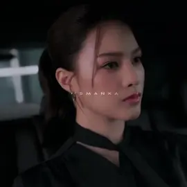 Only the Queen knows how to rule like that. 💪🏻🥵 #DangerousQueenTheSeries #nurdesoraya #tkphinyanech #TKNur 