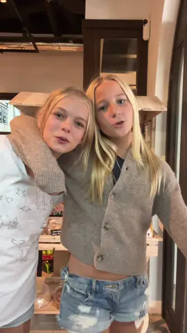 La boulangerie🙈🥐🥨🥖@stellaaas1 #boulangerie #mybestfriend #snällalika #shadowbanned😔 #fördig         Vi kunde inte texten så bra🫣