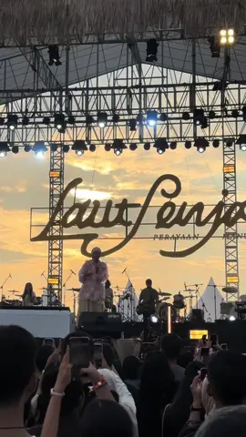 Halu Febry Putri, Konser Laut Senja Ex. Bandara Selaparang Lombok #lombok #fypシ #lomboktiktok #lombokfyp #konserlombok 