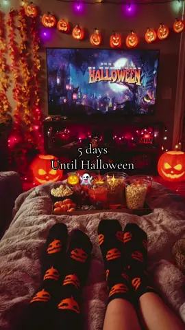 5 days until Halloween 🎃👻 #halloween #halloweentok #spookyseason #fyp #halloweencountdown 