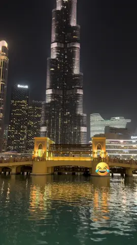 My fav building in a whole wide world☺️ #burjkhalifa 