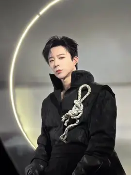 卧槽！竟然是live图！卧槽太帅了 #刘宇宁 #2025王者荣耀共创之夜#modernbrotherliuyuning #摩登兄弟刘宇宁 #liuyuning 