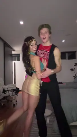 So scary sexy 😏😏 Get ready for a dump of Cleo hehe #halloween #costume #cleo #duece #monsterhigh 