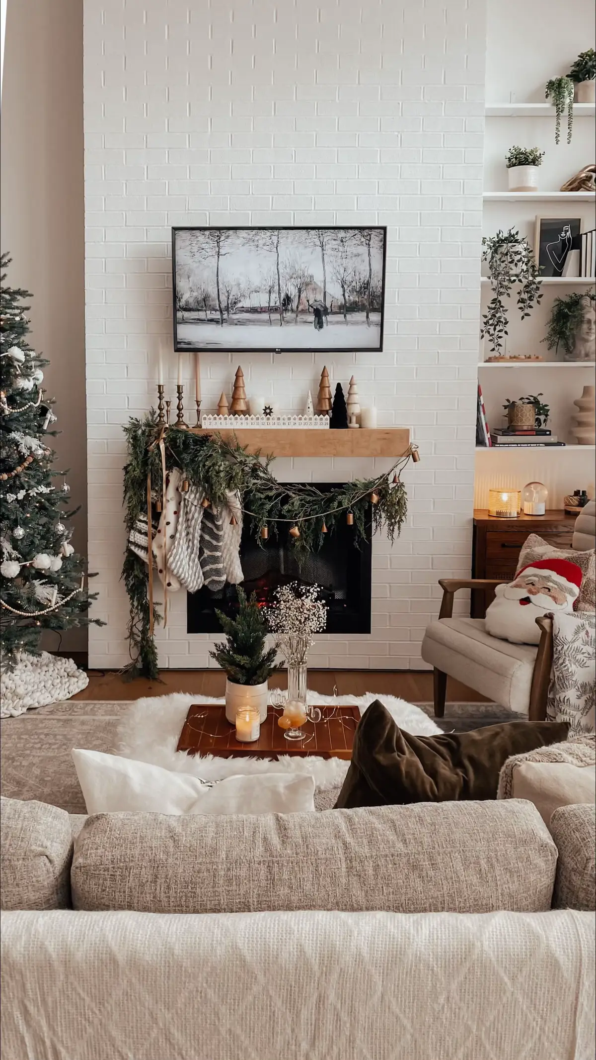 This was one of my previous homes, always a cozy vibe. Can’t wait to decorate this year! #christmasdecor #christmas #livingroomdecor #holidayszn 