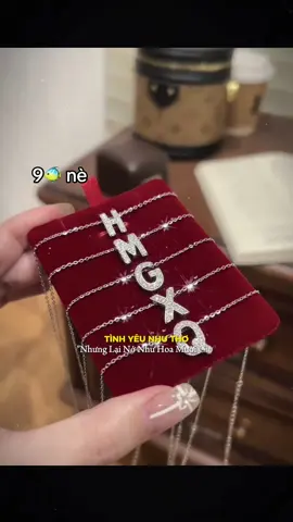 Dây chuyền chữ cái mặt dây chuyền tên cá nhân #vongcochucai #vongconamnu #daychuyenchucai #daychuyentitan #vongcoten