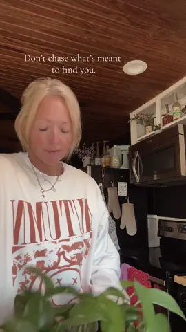 The right things always arrive in their own time.   Sometimes the best things come when we stop chasing and start trusting the timing. 💫 Let life unfold, what’s meant for you will never miss you. 💛 #wordsofwisdom #MotivationDaily #TrustTheTiming #PositiveVibes #DailyInspiration     