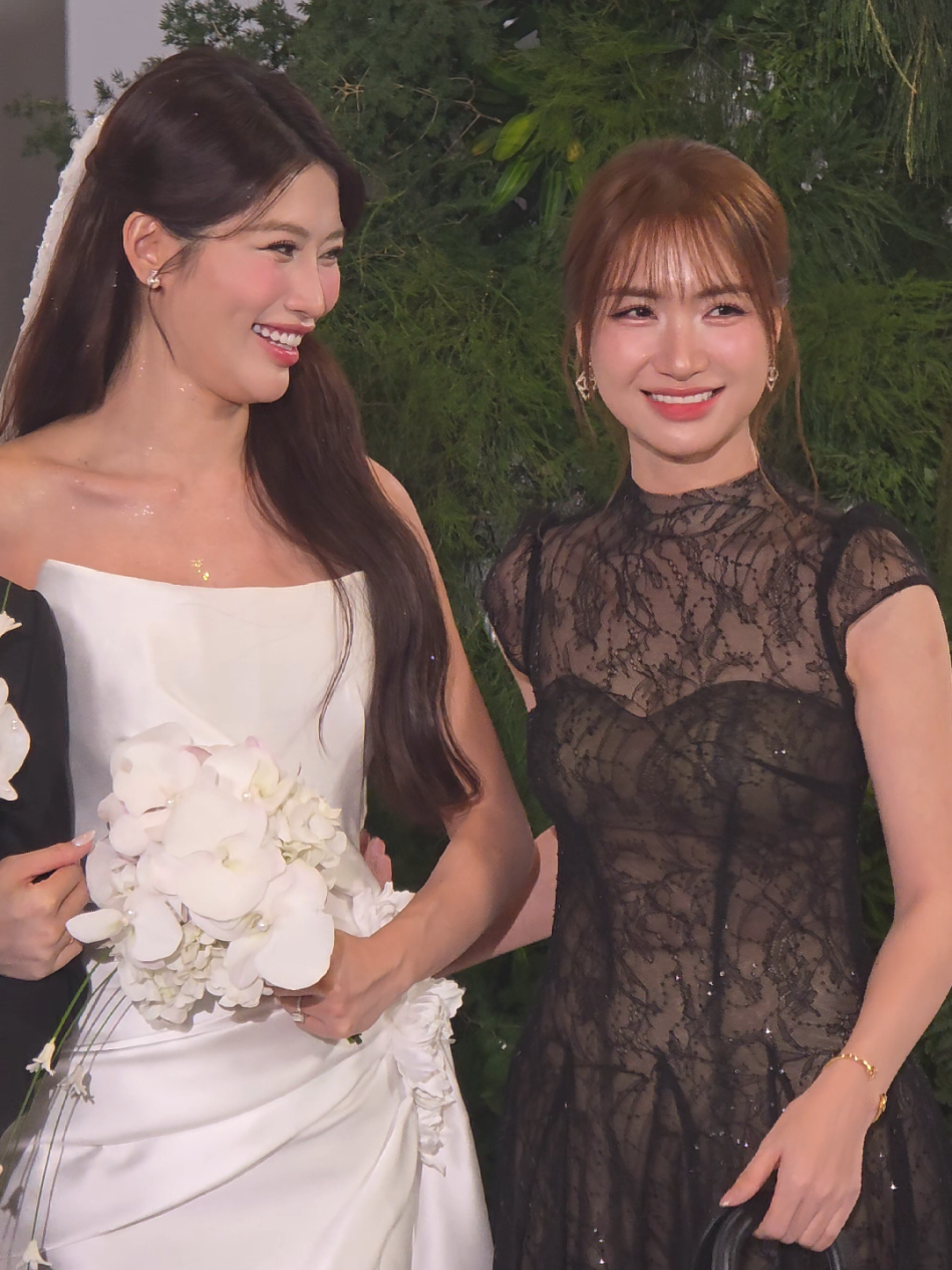 Kỳ nữ tiệc cưới gọi tên Hòa Minzy đây, đám nào cũng có nhé #damcuoiquynhchau #saigondaily #chenguyenquynhchau #hoamibzy 
