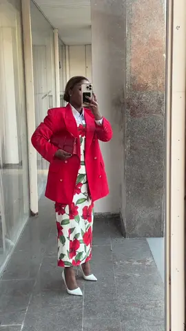 Le vibe de dimanche de préférence classique 🌹🤍 Blazer : friperie robe @MANGO bag @Jacquemus shoes Doris  #fouryou #outfit #styleinspo #servantedeleternel #mwanambokardc🇨🇩🥰🥰🥰🥰🥰🥰🥰 