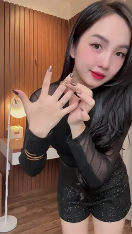 Thêm 1 phụ kiện thêm nổi bật #phukienthoitrang #phukienxinh #vongtay #nhan #quynhsena 