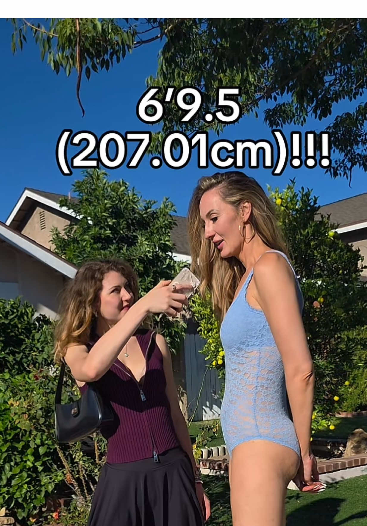 6’9.5 (207cm) model and content creator @Ekaterina Lisina interview is next level (literally!!) #tallgirls #longlegs #height #streetinterview #losangeles 