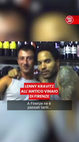 Tommaso Mazzanti, CEO e fondatore di “All’Antico Vinaio”, è ospite a Say Waaad?!? e nell’intervista racconta di quella volta in cui Lenny Kravitz è passato dall’Antico Vinaio a Firenze per mangiarsi una schiacciata. L’intervista completa di Tommaso Mazzanti a Say Waaad?!? è disponibile sull’app di Radio DEEJAY, deejay.it e piattaforme audio (puntata del 16 ottobre). #radiodeejay #onair #saywaaad #tommasomazzanti #anticovinaio #lennykravitz