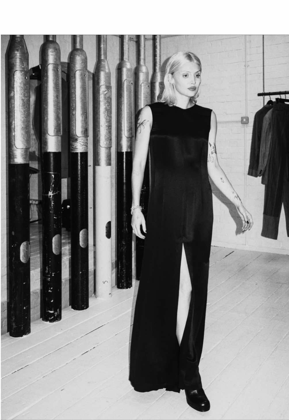 I can't cry anymore and I can't catch my breath, there's no oxygen out here ♫