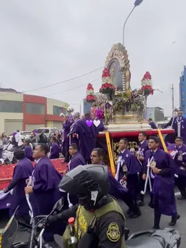 Después de 22 años, el Señor de los Milagros realiza su recorrido desde Las Nazarenas hacia el Callao✨💜 #señordelosmilagros #mesmorado #fe #limaperu #sanmiguelpueblolibre 