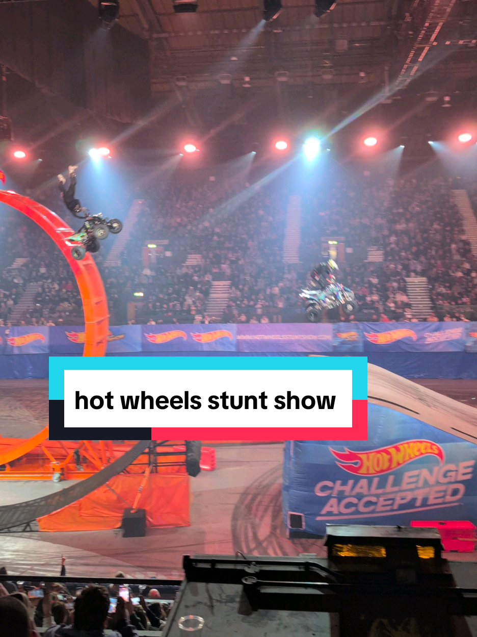 pr visit - the best day at @HotWheelsStuntShow  thank you @Mance Communications  #hotwheels #hotwheelsstunts #hotwheelsstuntshow #hotwheelscollections #prtrip 