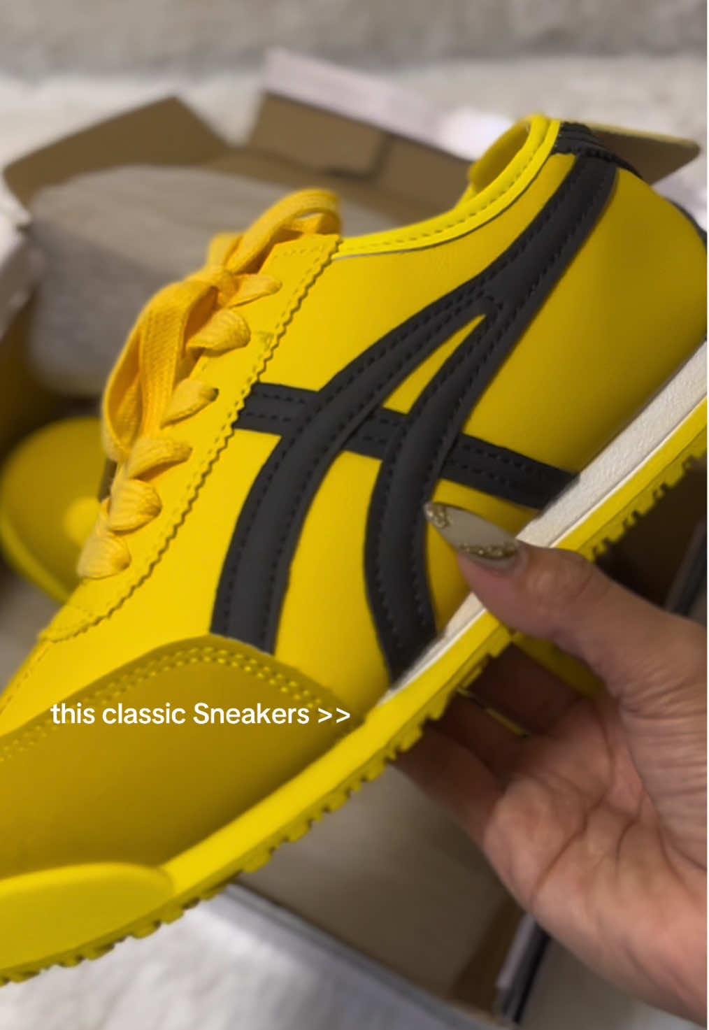 nakikita mo naman siguro yan, QUALITY AT SOBRANG MURA NYA NA NOW!! Instant onits🛒🥹 #onitsukatiger #sneakers #footwear #unisex #shoes 