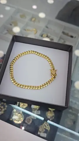 #LAPUTABESTIADEMIAMI #4765sw8thstcoralgables #yorkjoyeria 