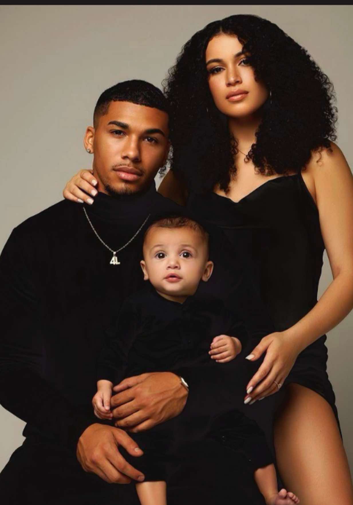 🧑‍🧑‍🧒♥️