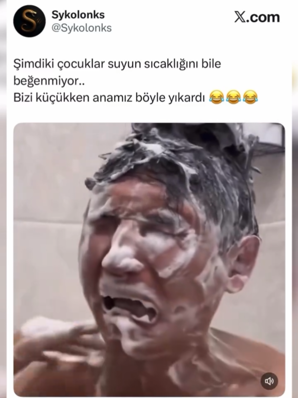 Küçükken annemiz bizi böyle yıkardı 😄 #komedi #komikvideolar #keşfet 