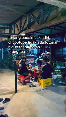 selamat malam warga kabupaten☘️ jangan lupa mampir kesini ya ngopi dan bercerita bersama☘️ #grobogan24jam #grobogan #theclovesandthetobbaco #pulokulon #fyp #katakata #tcat #celtics #clover #fyp 