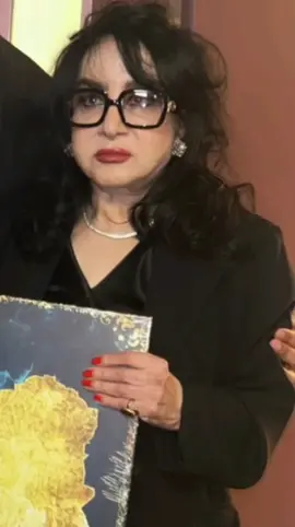 من قربونت برم بانو بمونی برامون انشاالله ی روزی در ایران دست بوستون هستیم ❤🙏🏼✨ #انشاالله  #حمیرا_اصالت_هنر_ایران_زمین  #حمیرا_شهبانوی_آواز_ایران  #Homeyramusic_iran  #فوریو_پاشم_بیام_جرت_بدم  @Homeyra 