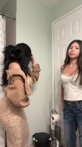 she soo funny bro 😭😭 #fyp #foryoupage #tiktok #lol 