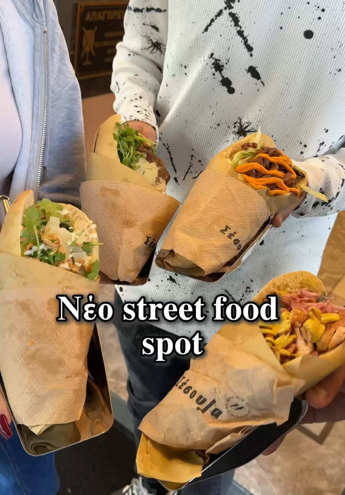 Πήγαμε στη Σέσουλα Μητροπόλεως 6 και δες τι δοκιμάσαμε! #thessaloniki #streetfood #burger #sandwich #skg 