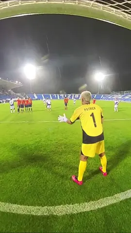 Paradita bajo la lluvia 😍🧤 @T1TAN  #portero #arquero #futbol #football #goalkeeper 